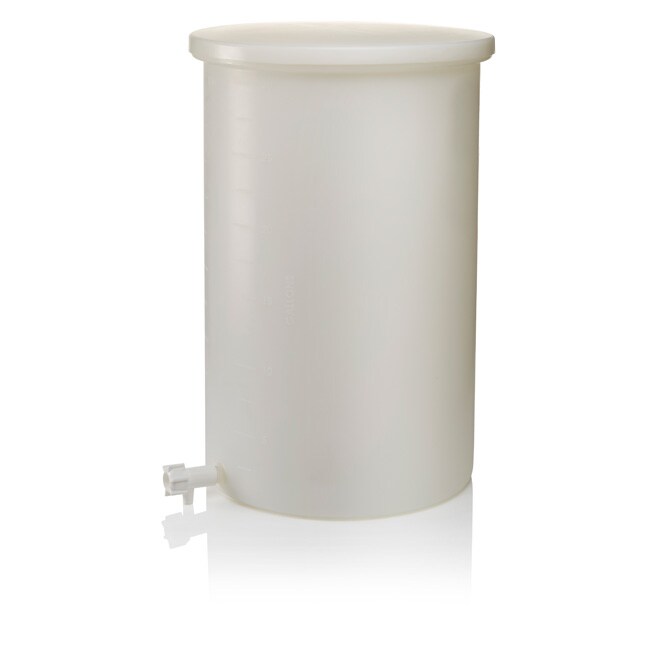 Nalgene™ Heavy-Duty Cylindrical LLDPE Tanks with Spigots